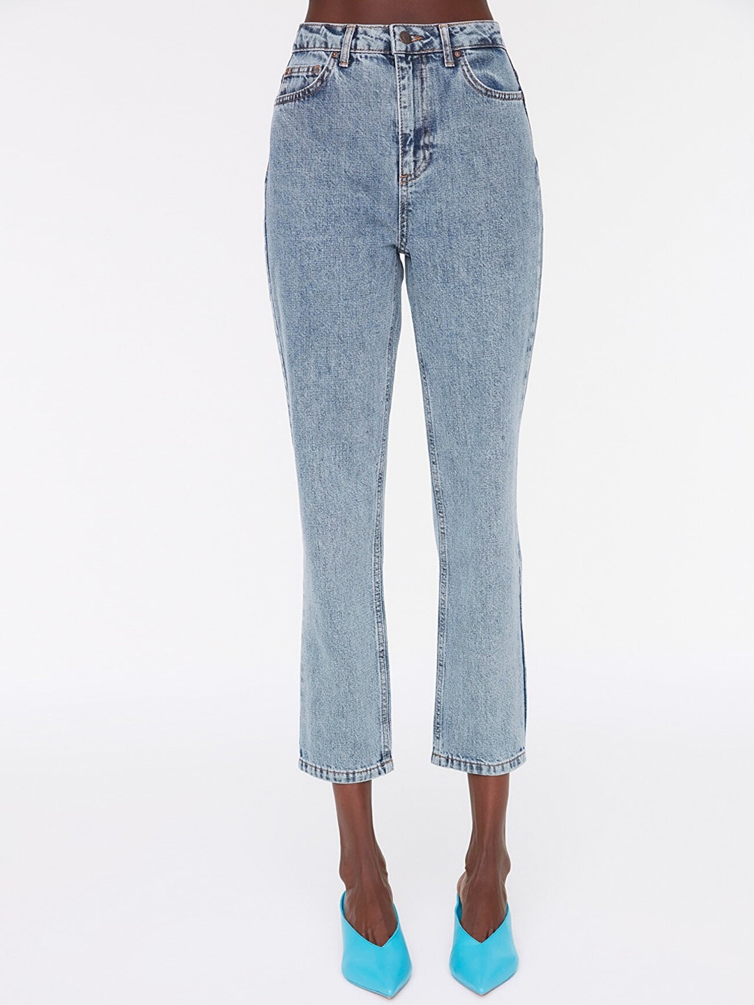 

Trendyol Women Blue Heavy Fade Cotton Jeans