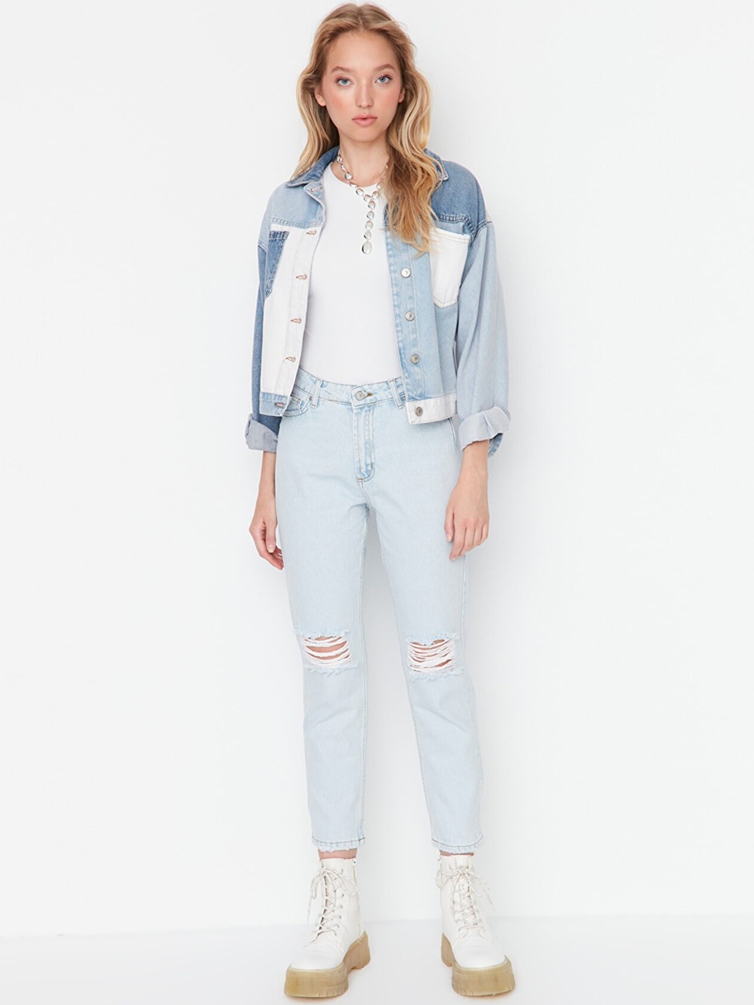 

Trendyol Women Blue Slash Knee Pure Cotton Jeans