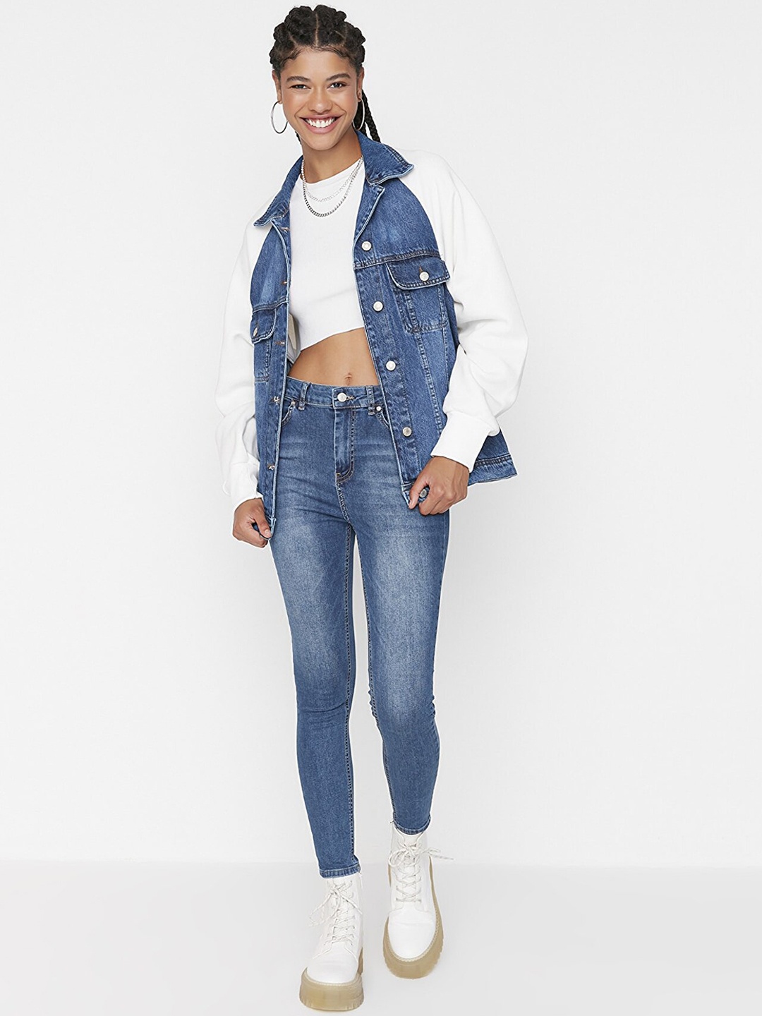 

Trendyol Women Blue Skinny Fit Light Fade Jeans