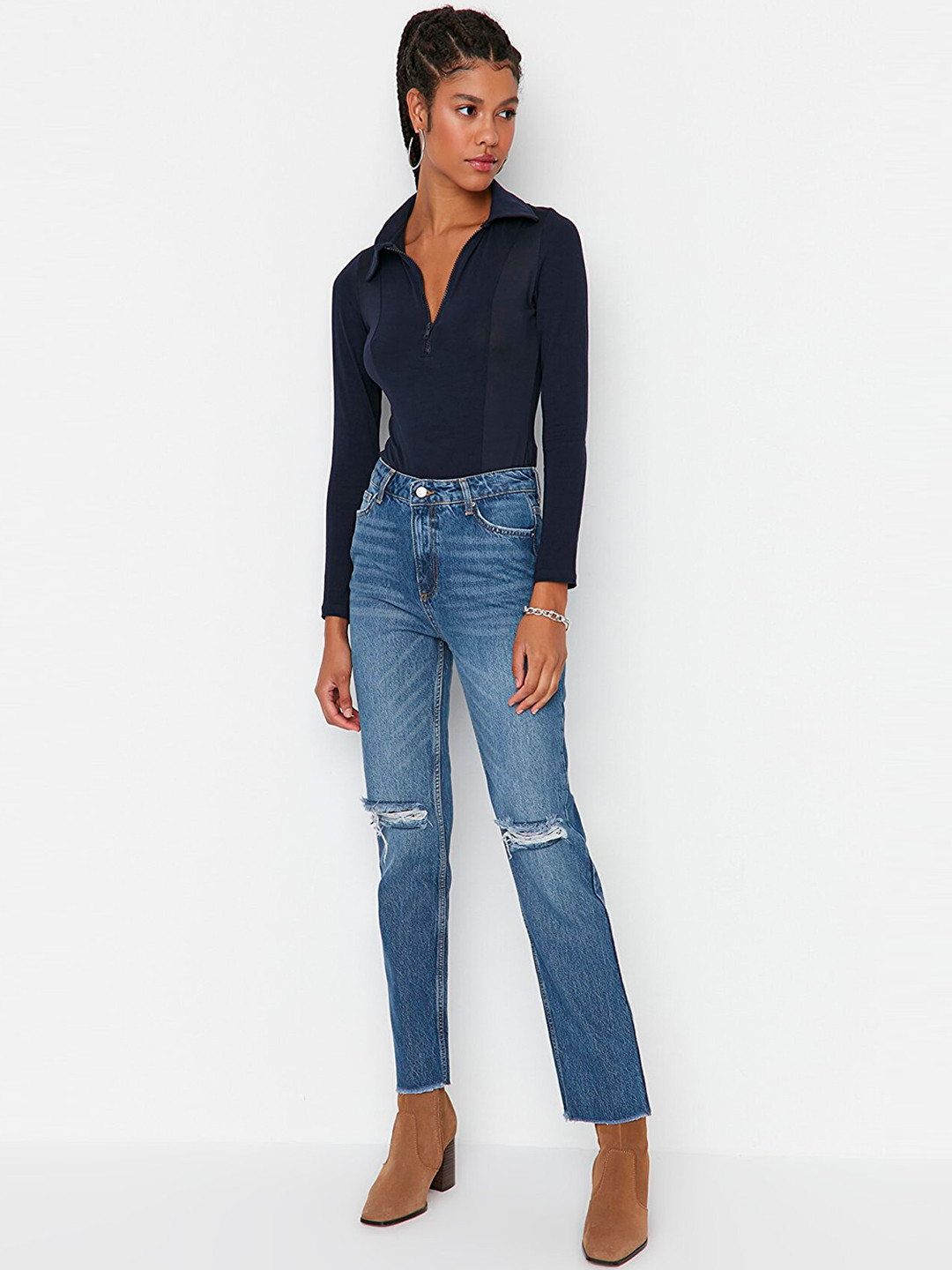 

Trendyol Women Blue Slash Knee Light Fade Cotton Jeans