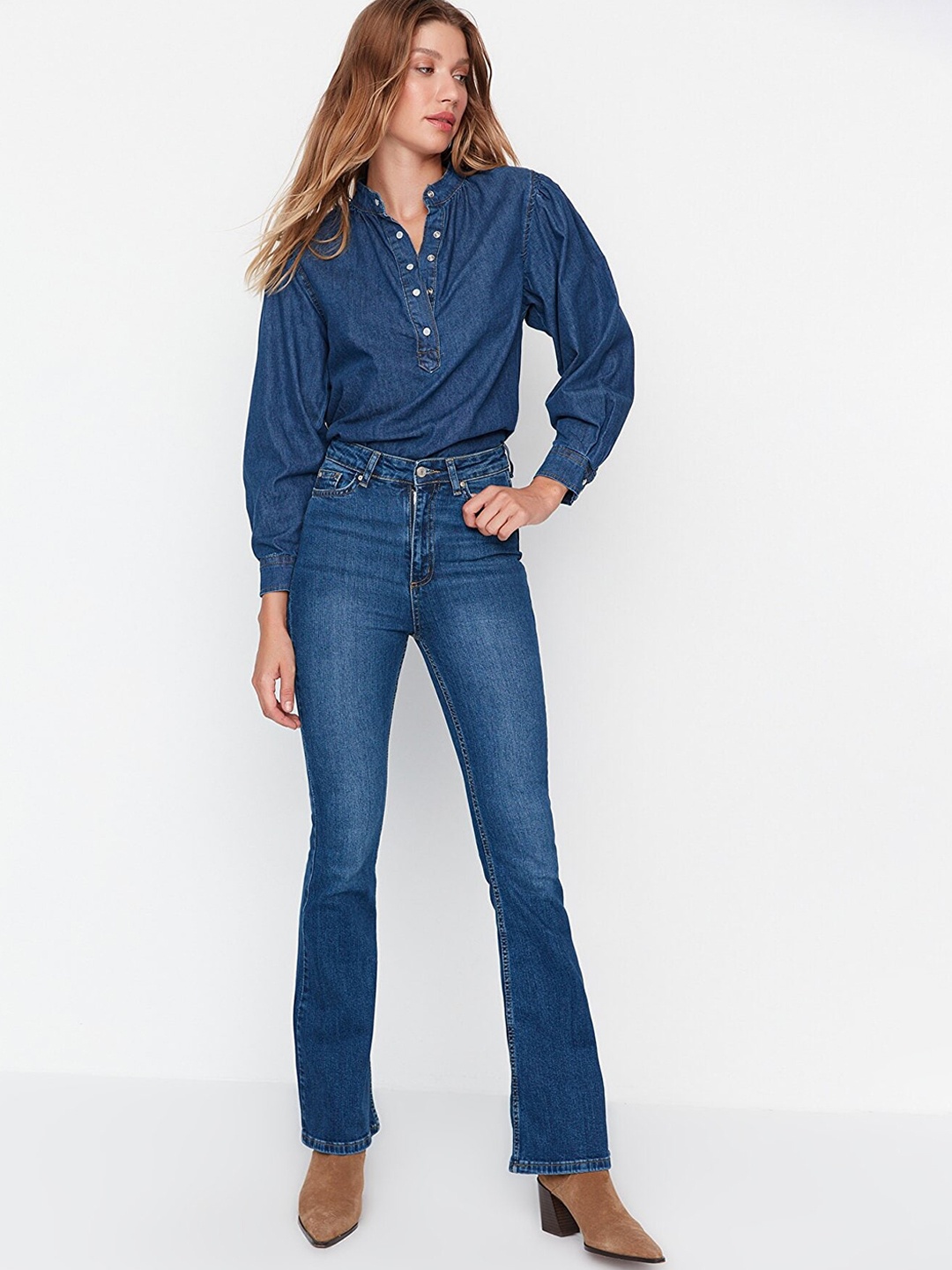 

Trendyol Women Blue Slim Fit Light Fade Jeans