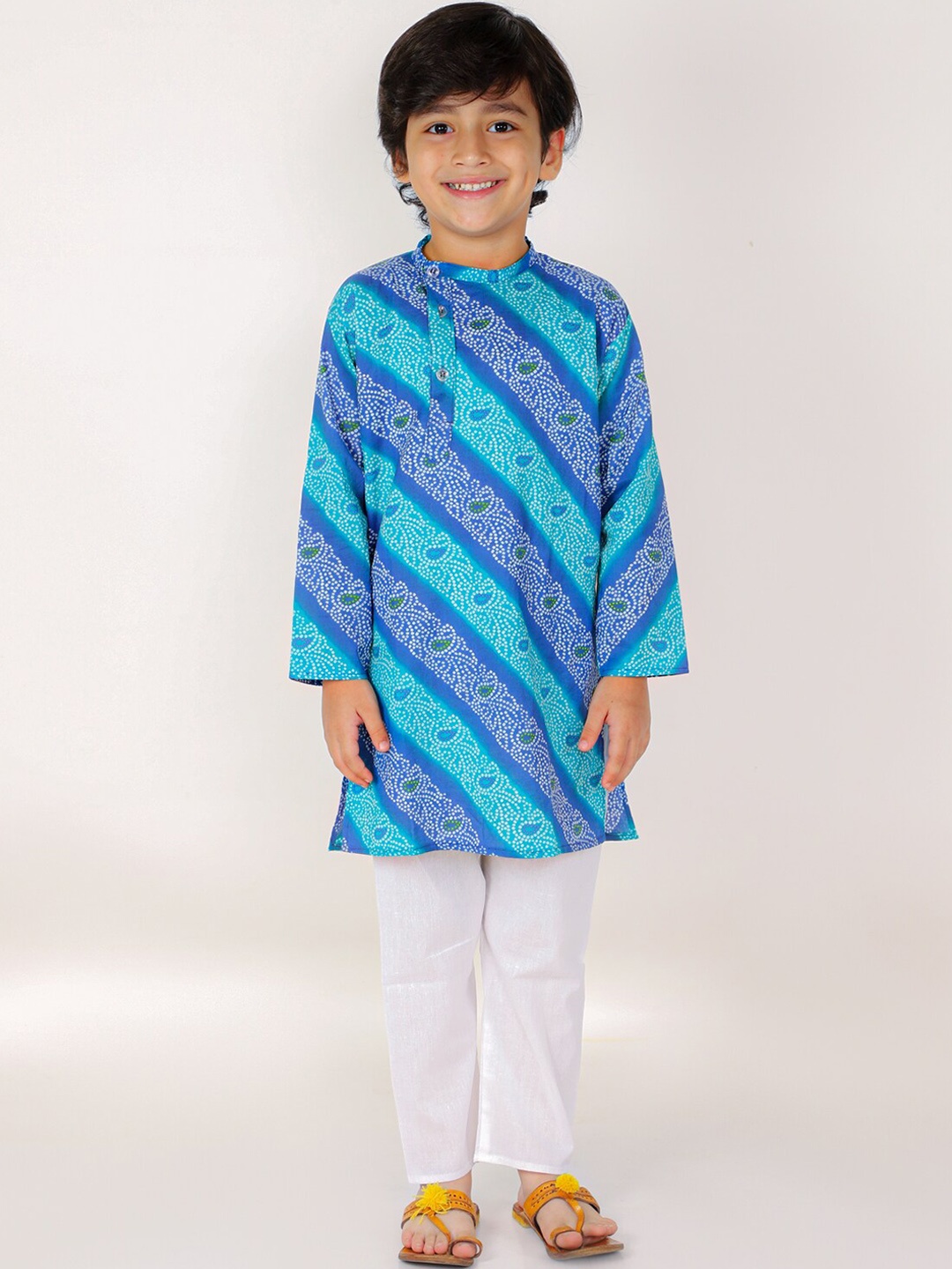 

The Mom Store Boys Blue Bandhani Printed Pure Cotton Kurta with Pyjamas