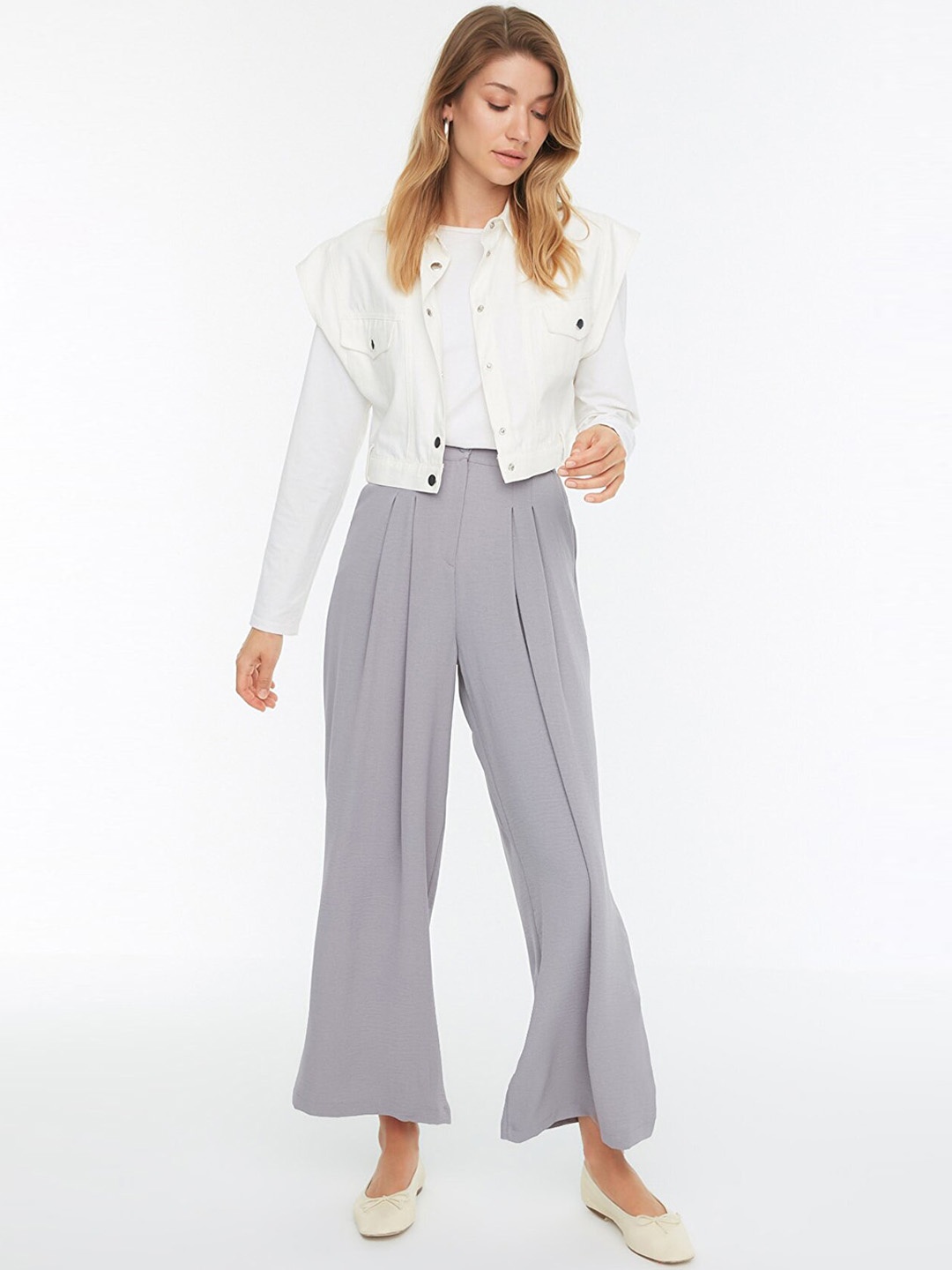 

Trendyol Women Grey Pleated Culottes Trousers