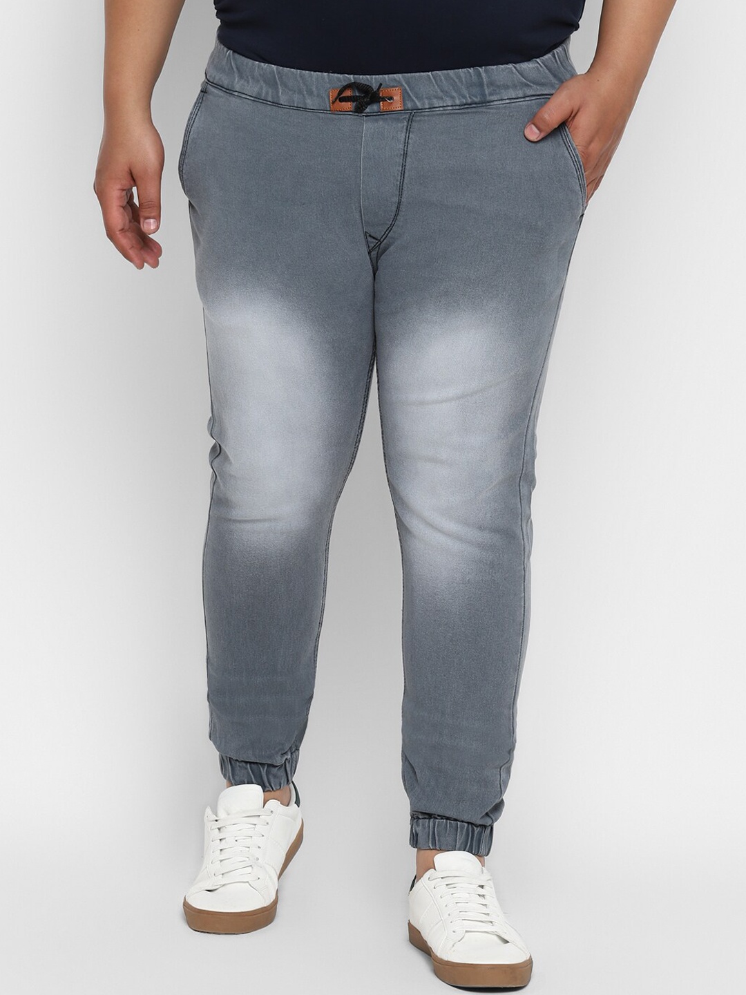 

Urbano Plus Men Grey Jogger Heavy Fade Stretchable Jeans
