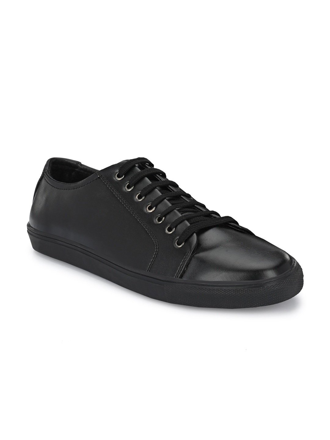 

KLEAT Men Black Solid Sneakers
