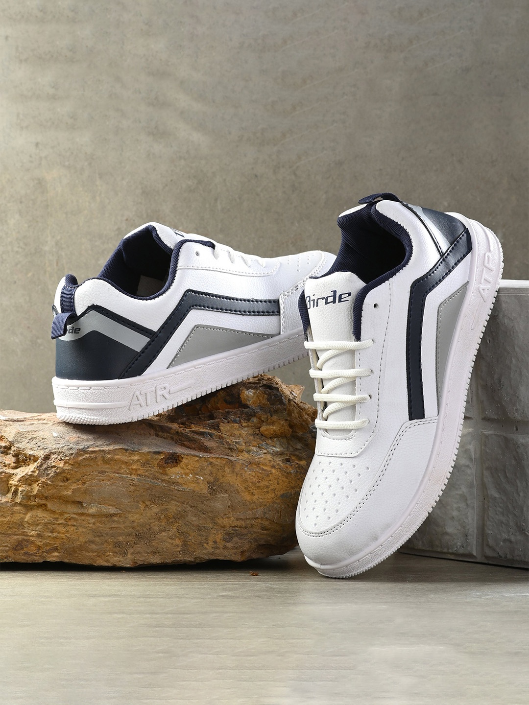 

BIRDE Men White & Blue Textured Sneakers