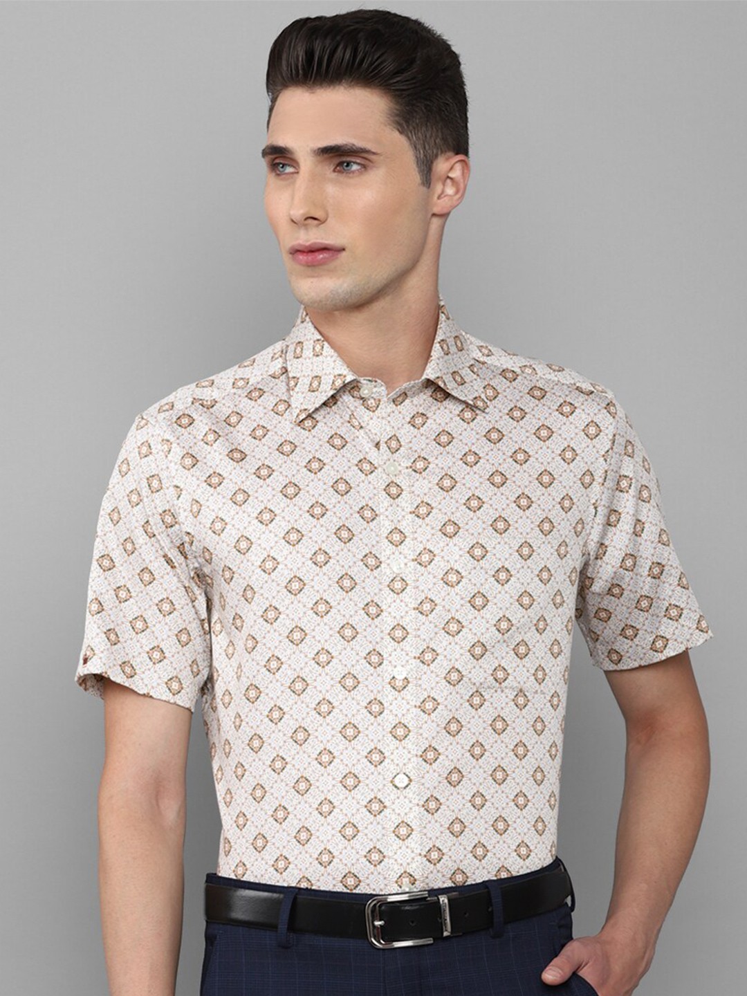 

Louis Philippe Men White Slim Fit Floral Printed Pure Cotton Formal Shirt
