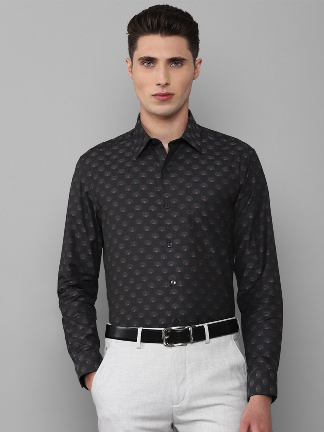 

Louis Philippe Men Black Slim Fit Floral Printed Cotton Formal Shirt