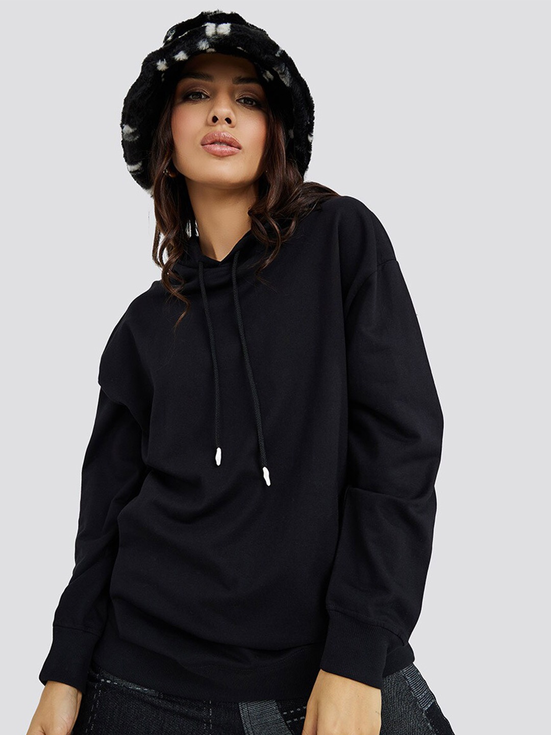 

Styli Women Black Longline Solid Regular Fit Hoodie Sweatshirt