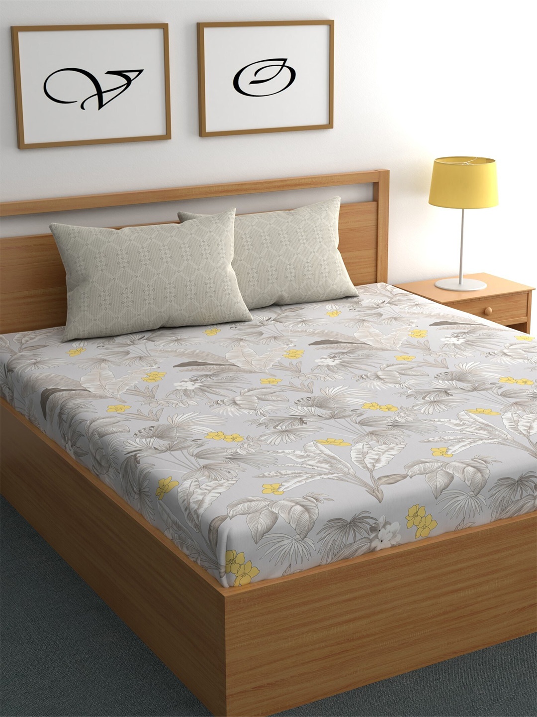 

CHHAVI INDIA Grey & White Floral 210 TC Queen Bedsheet with 2 Pillow Covers