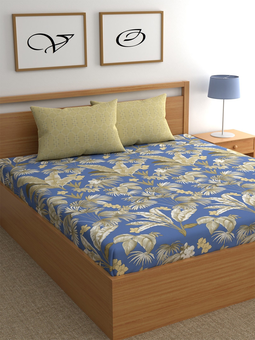 

CHHAVI INDIA Blue & White Floral 210 TC Queen Bedsheet with 2 Pillow Covers