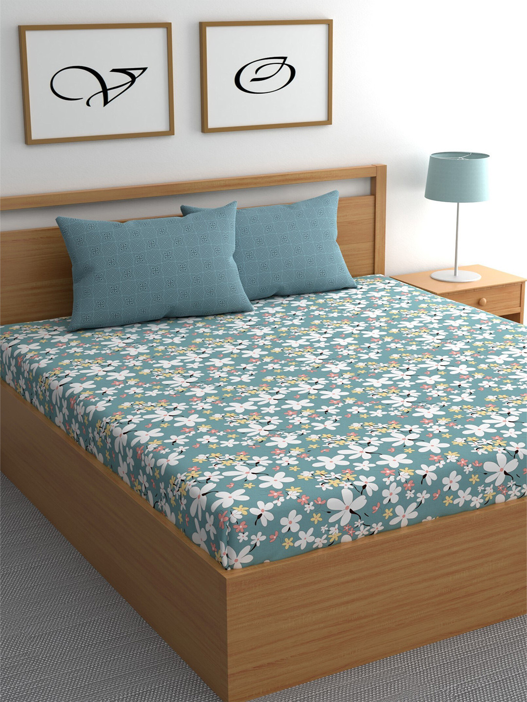 

CHHAVI INDIA Grey & White Floral 210 TC Queen Bedsheet with 2 Pillow Covers