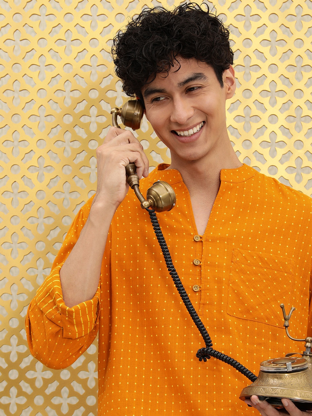 

Ode by House of Pataudi Men Mustard Yellow Thread Work Pure Cotton Short Rozana Kurta
