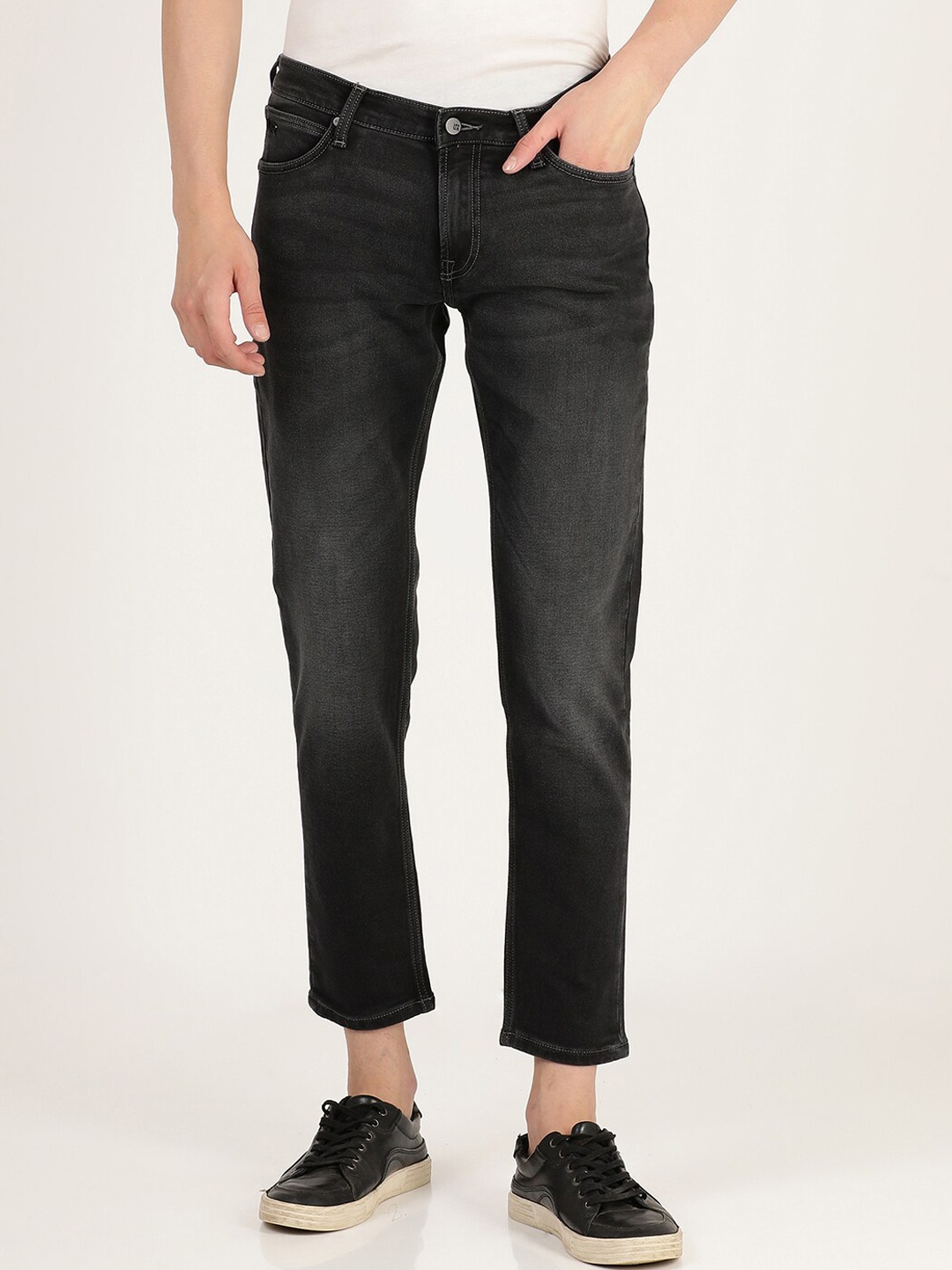 

Lee Men Grey Tapered Fit Low-Rise Light Fade Stretchable Jeans
