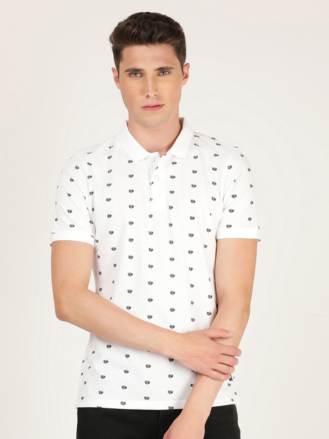 

Lee Men White Printed Polo Collar Slim Fit T-shirt