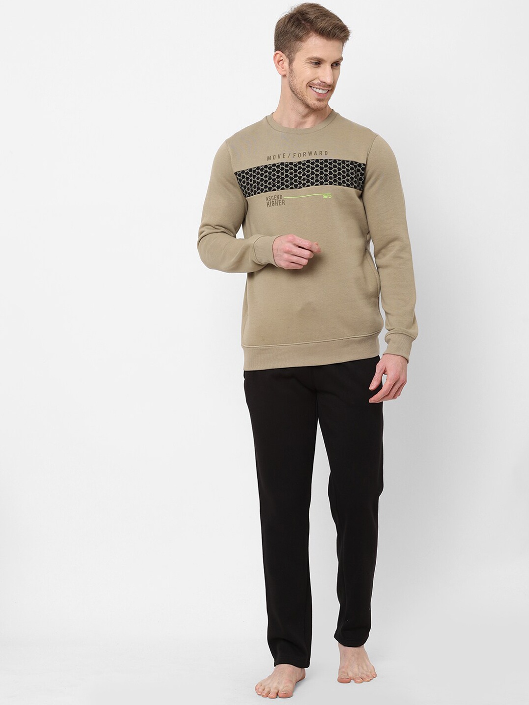 

Sweet Dreams Men Green & Black Solid Tracksuits