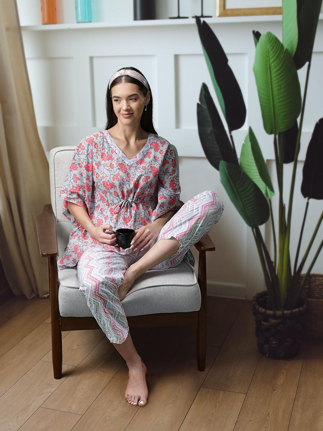

SDL by Sweet Dreams Women Blue & Pink Printed Pure Cotton Night suit