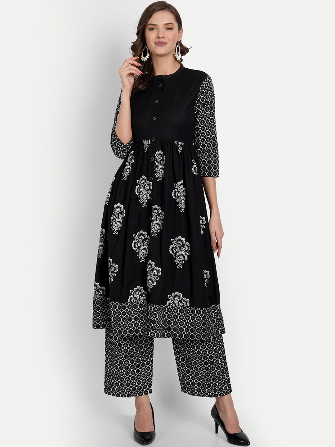 

RGHT Women Black Floral Printed Pure Cotton Kurta with Palazzo
