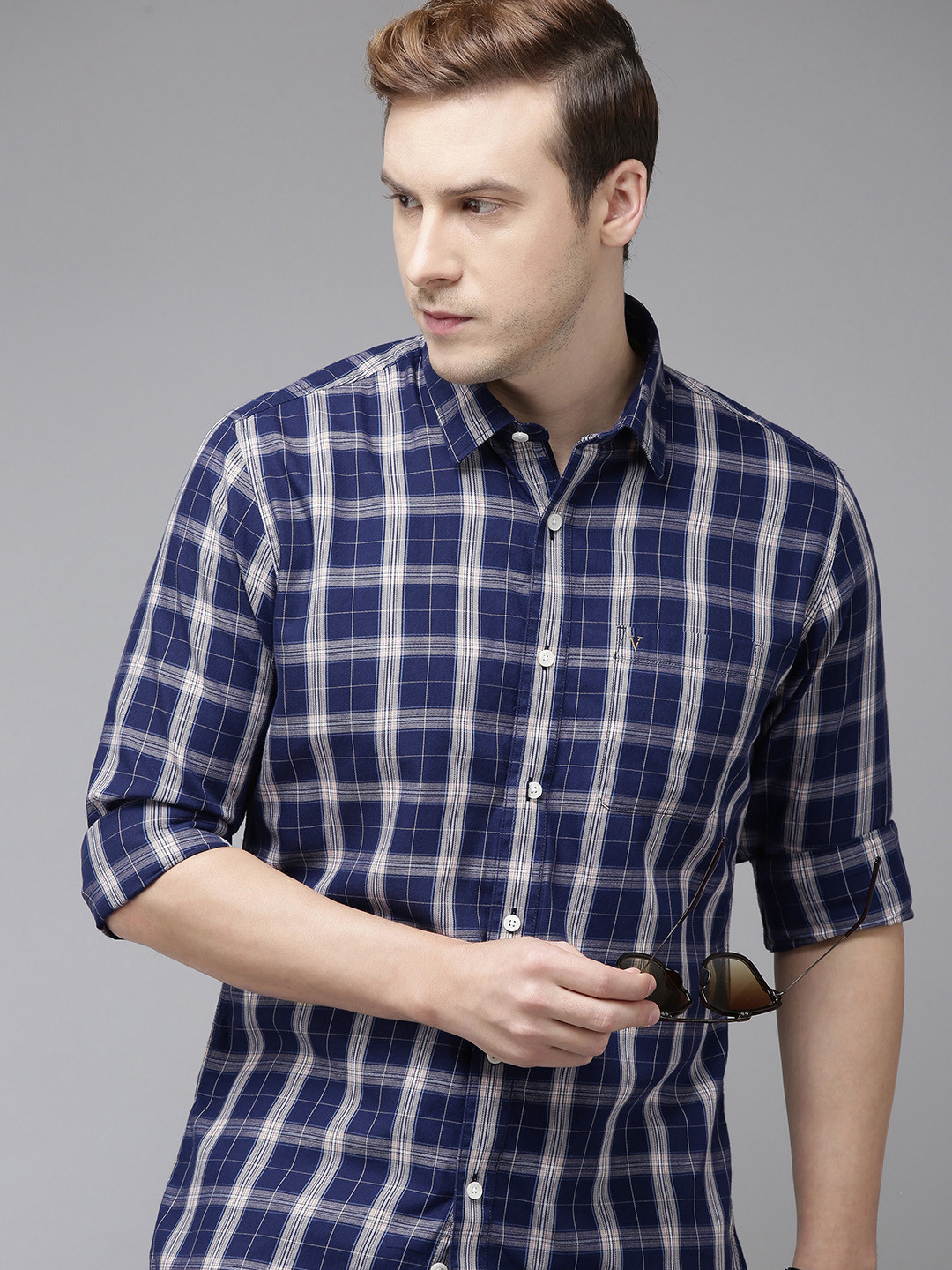

Van Heusen Sport Men Pure Cotton Slim Fit Checked Casual Shirt, Navy blue