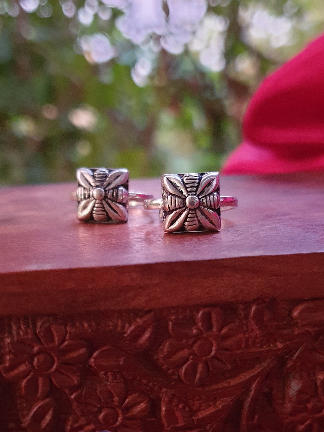 

FIROZA Set of 2 Oxidised Silver-Toned Floral Toe Rings