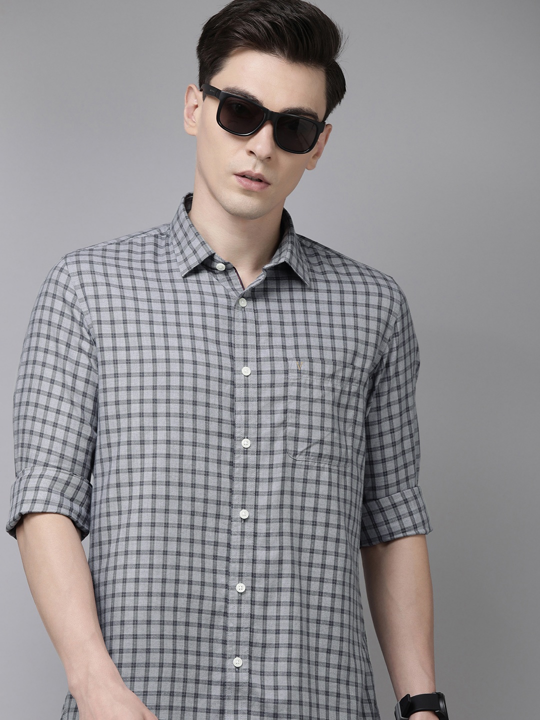 

Van Heusen Sport Men Slim Fit Checked Pure Cotton Casual Shirt, Grey