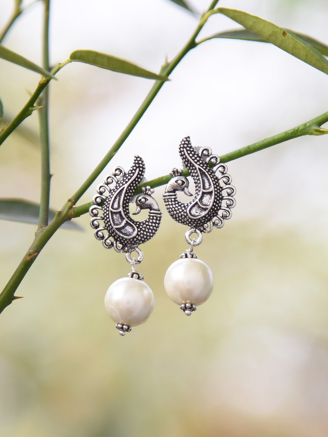 

FIROZA Oxidised Silver-Toned & Off-White Handcrafted Peacock-Shaped Drop Earrings