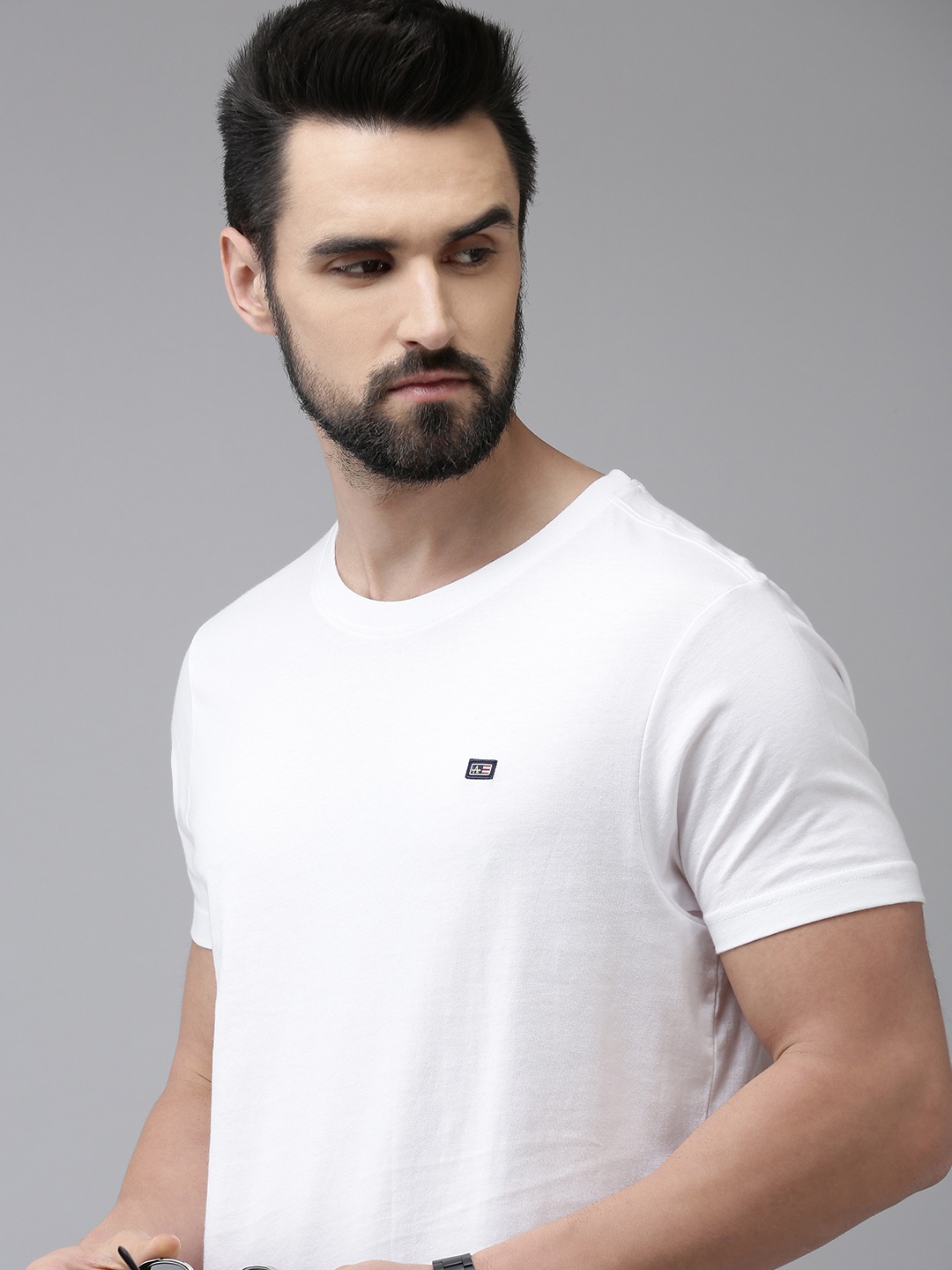 

Arrow Men White Solid Round Neck Pure Cotton Brand Logo Applique Knitted T-shirt