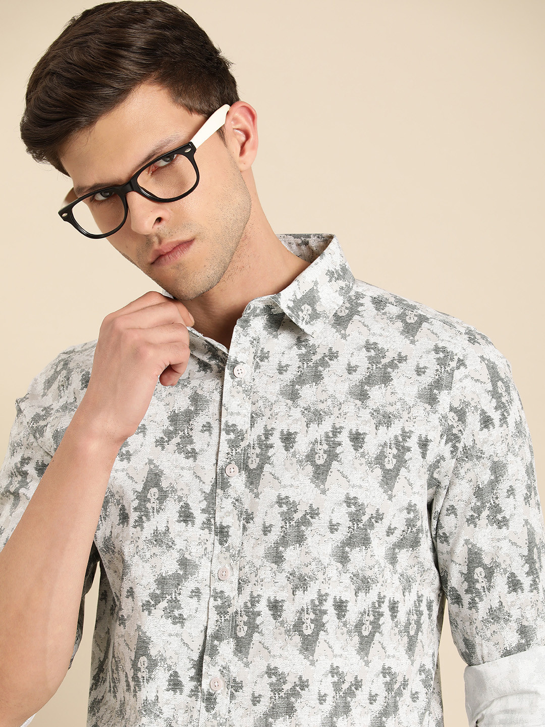 

Being Human Men Grey & White Slim Fit Abstract Printed Pure Cotton Casual Shirt