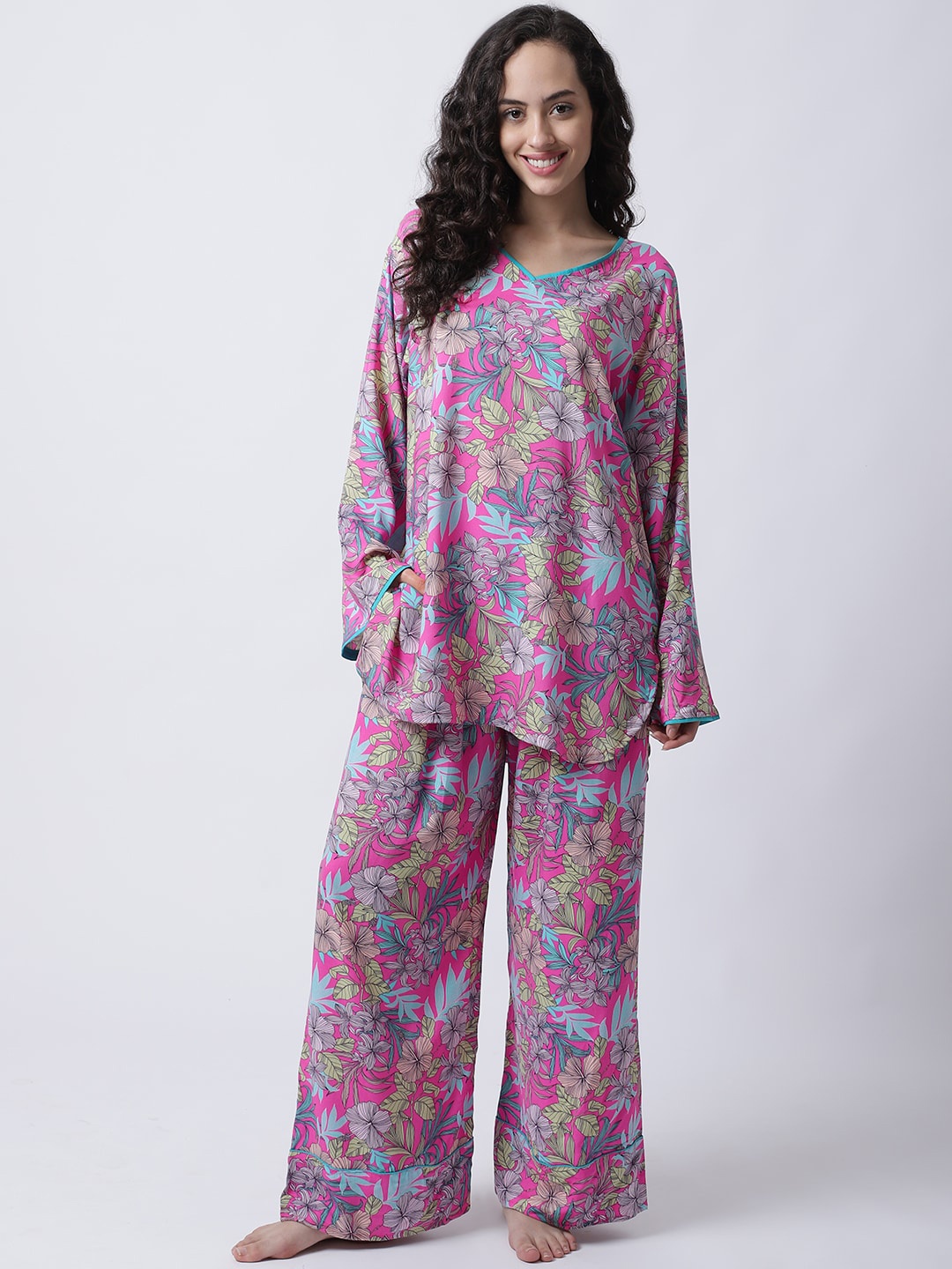 

Secret Wish Women Pink & Blue Floral Printed Night suit
