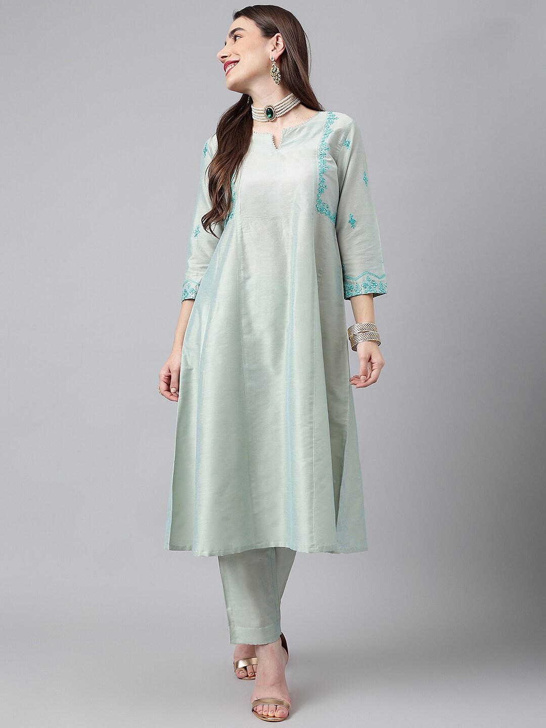 

SIAH Women Green Embroidered Mirror Work Kurta With Trouser