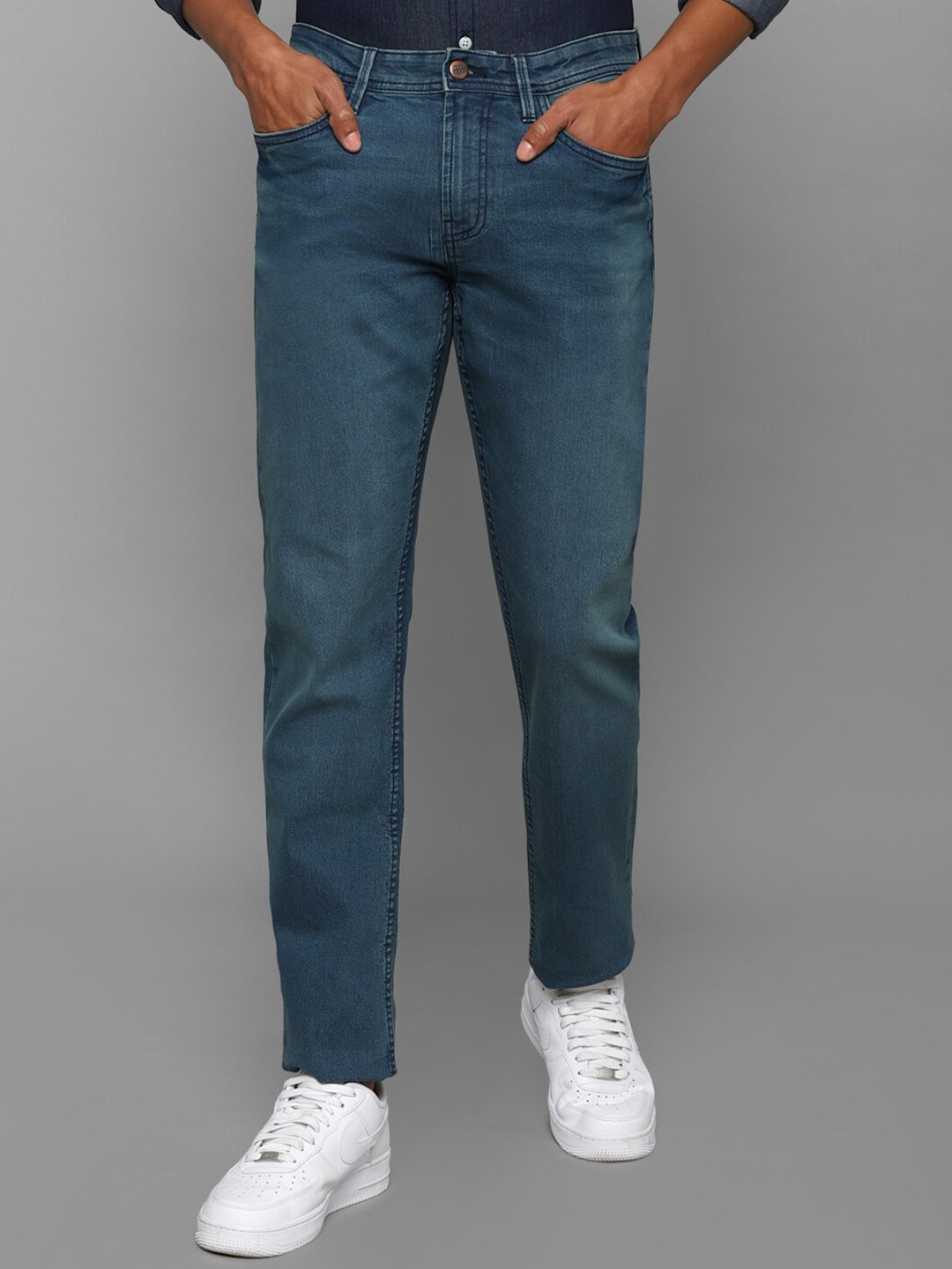 

Allen Solly Men Blue Cotton Slim Fit Light Fade Clean Look Jeans