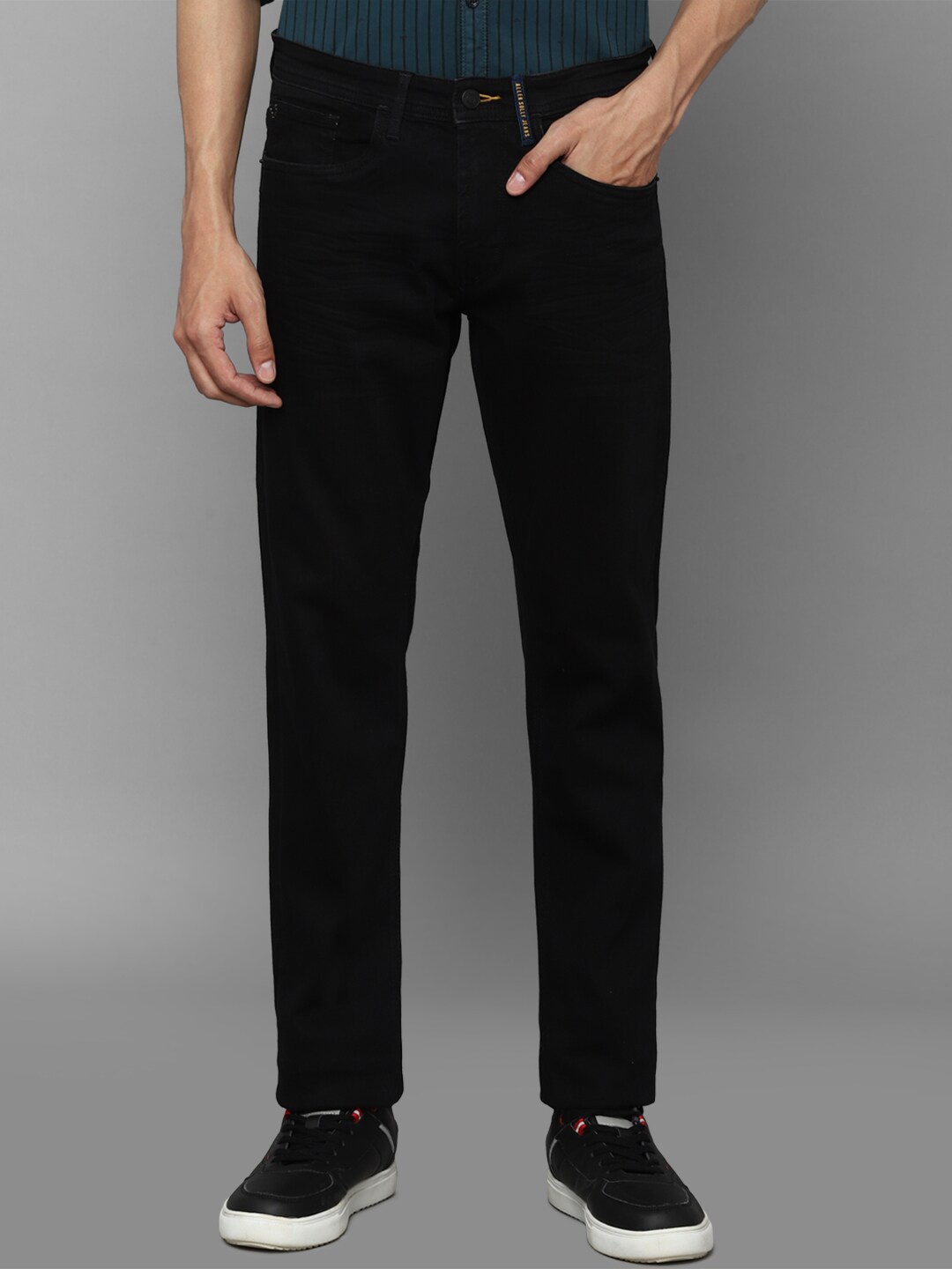 

Allen Solly Sport Men Black Solid Regular Fit Cotton Jeans