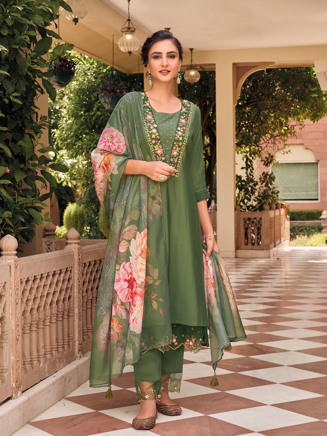 

AUTUMN LANE Women Green Floral Embroidered Thread Work Kurta with Trousers & Dupatta