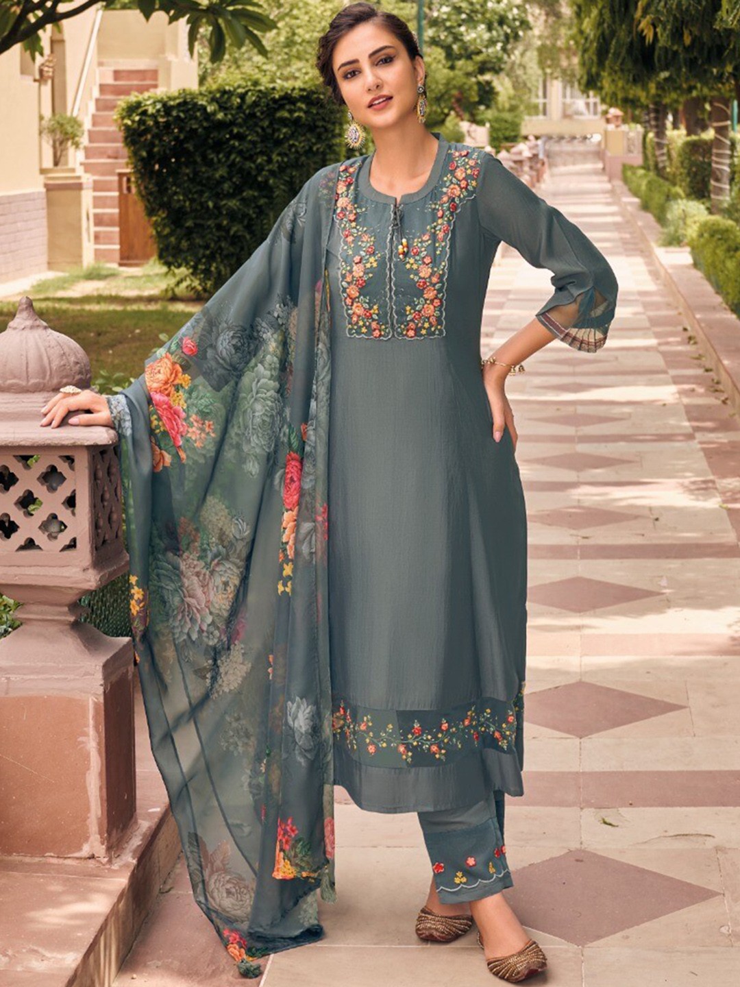 

AUTUMN LANE Women Grey Floral Embroidered Thread Work Kurta with Salwar & With Dupatta