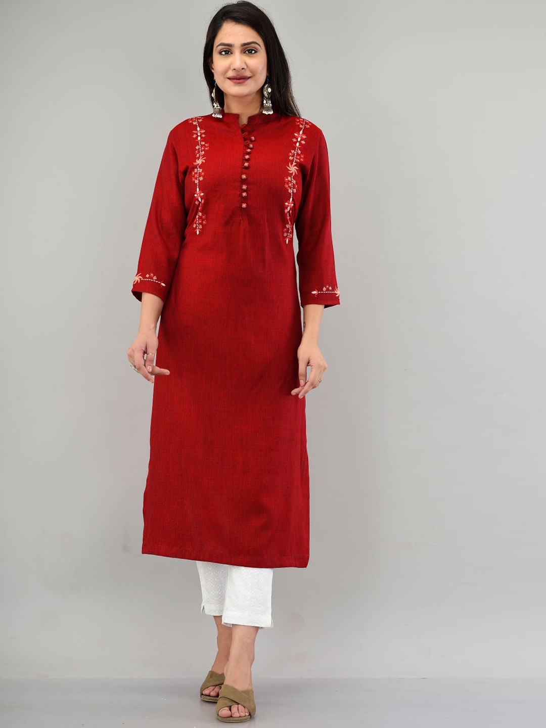 

PRAKRTEE Women Maroon Mandarin Collar Embroidered Kurta
