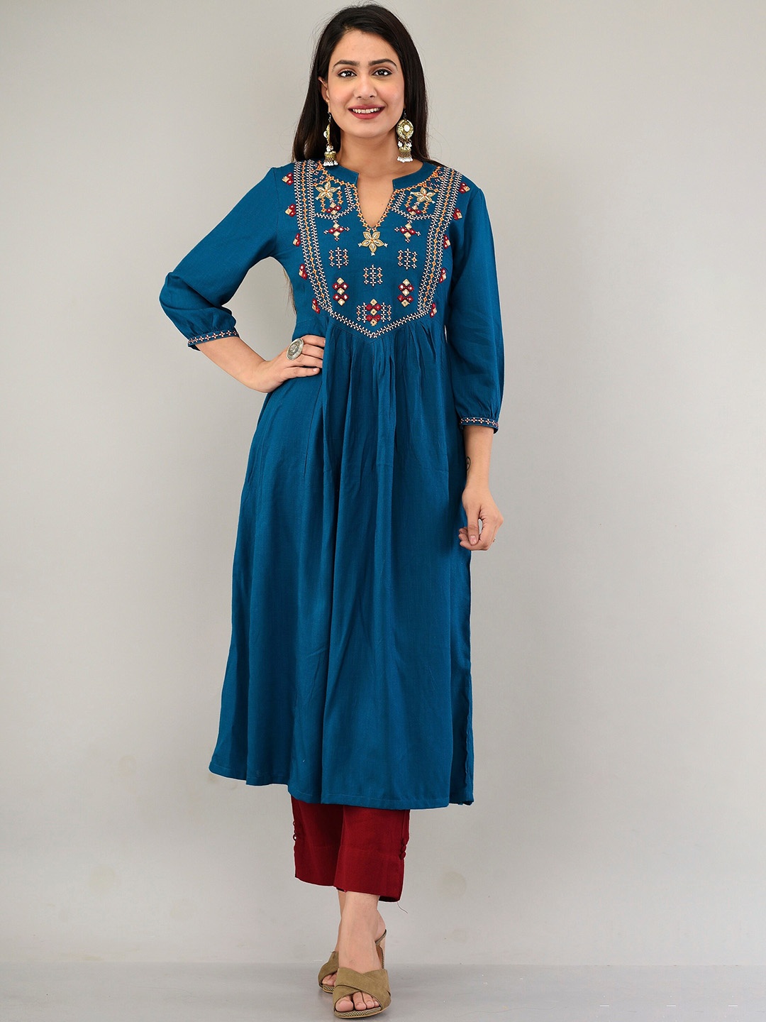 

PRAKRTEE Women Teal Ethnic Motifs Yoke Design Thread Work Kurta