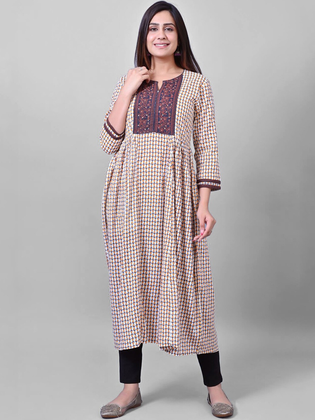 

PRAKRTEE Women Off White Floral Printed Kurta