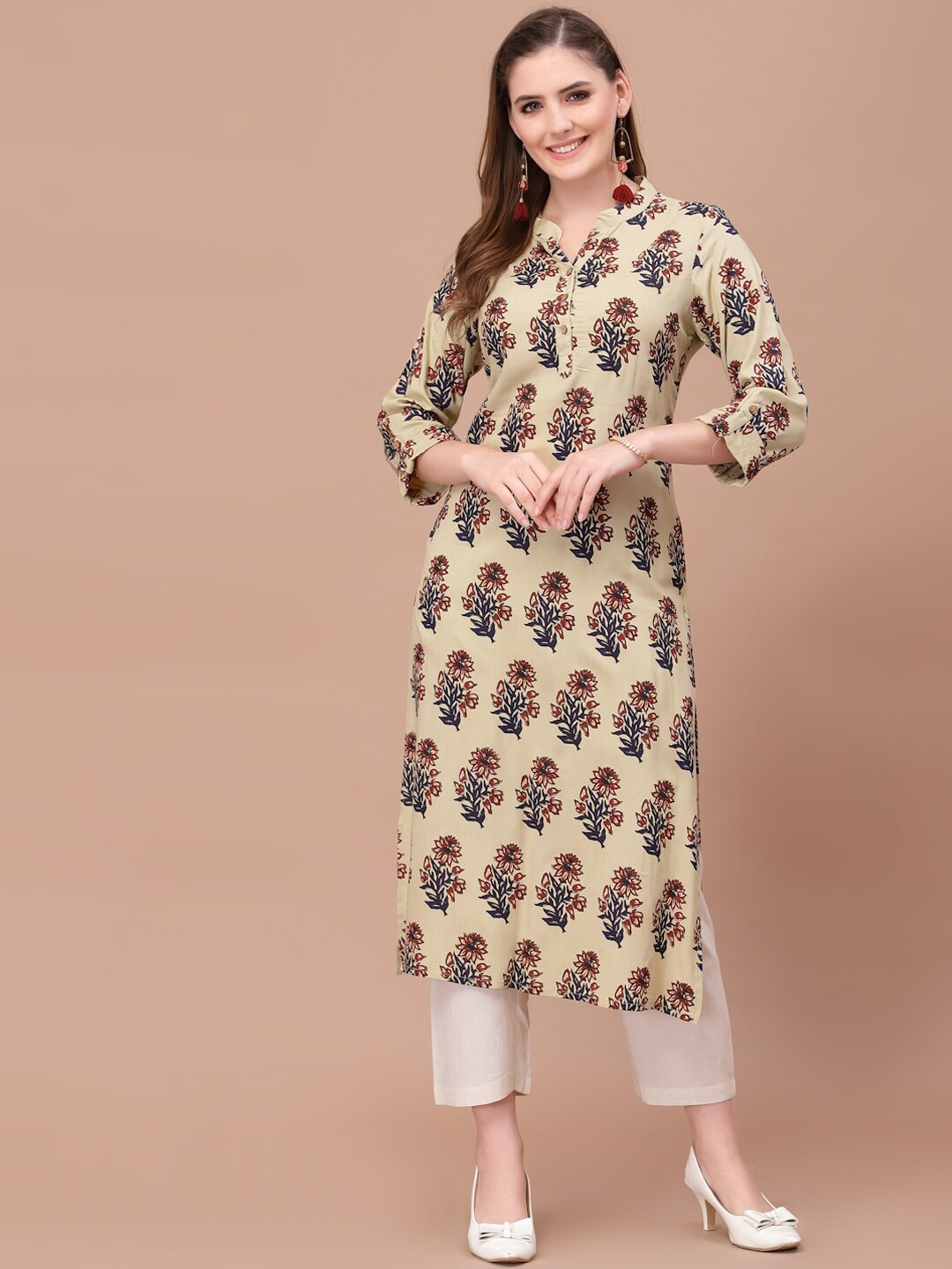 

PRAKRTEE Women Beige Floral Printed Kurta