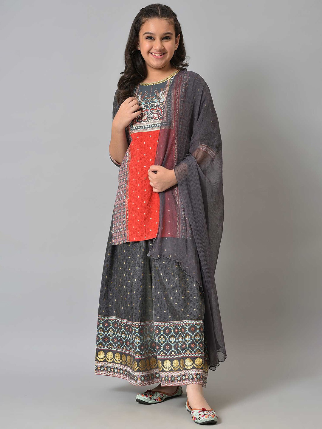 

AURELIA Girls Grey Printed Sequinned Kurti with Skirt & With Dupatta Set