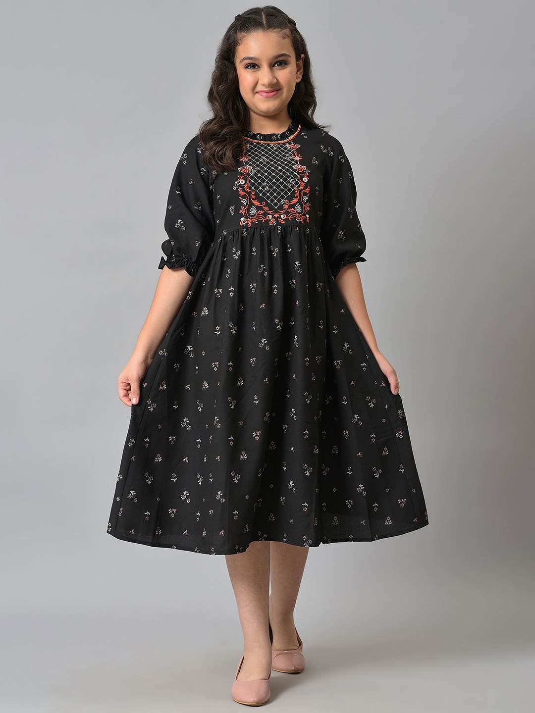 

AURELIA Black Floral Printed Satin Empire Midi Dress