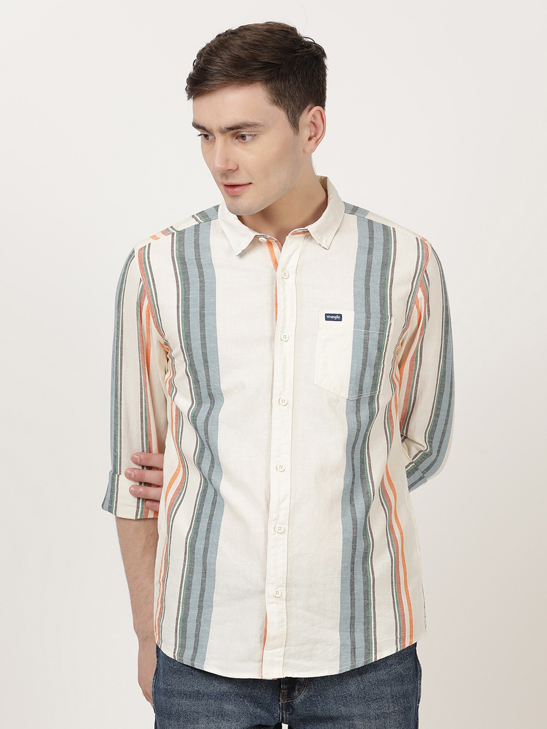 

Wrangler Men Off White Slim Fit Striped Cotton Casual Shirt