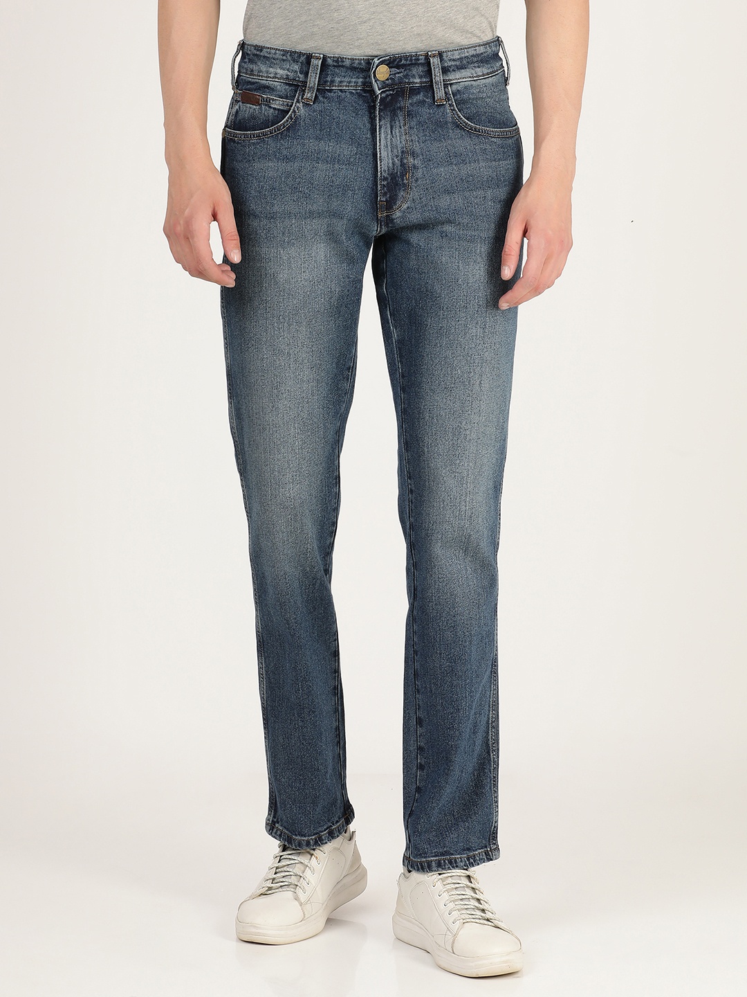 

Wrangler Men Blue Millard Straight Fit Low Distress Heavy Fade Stretchable Jeans