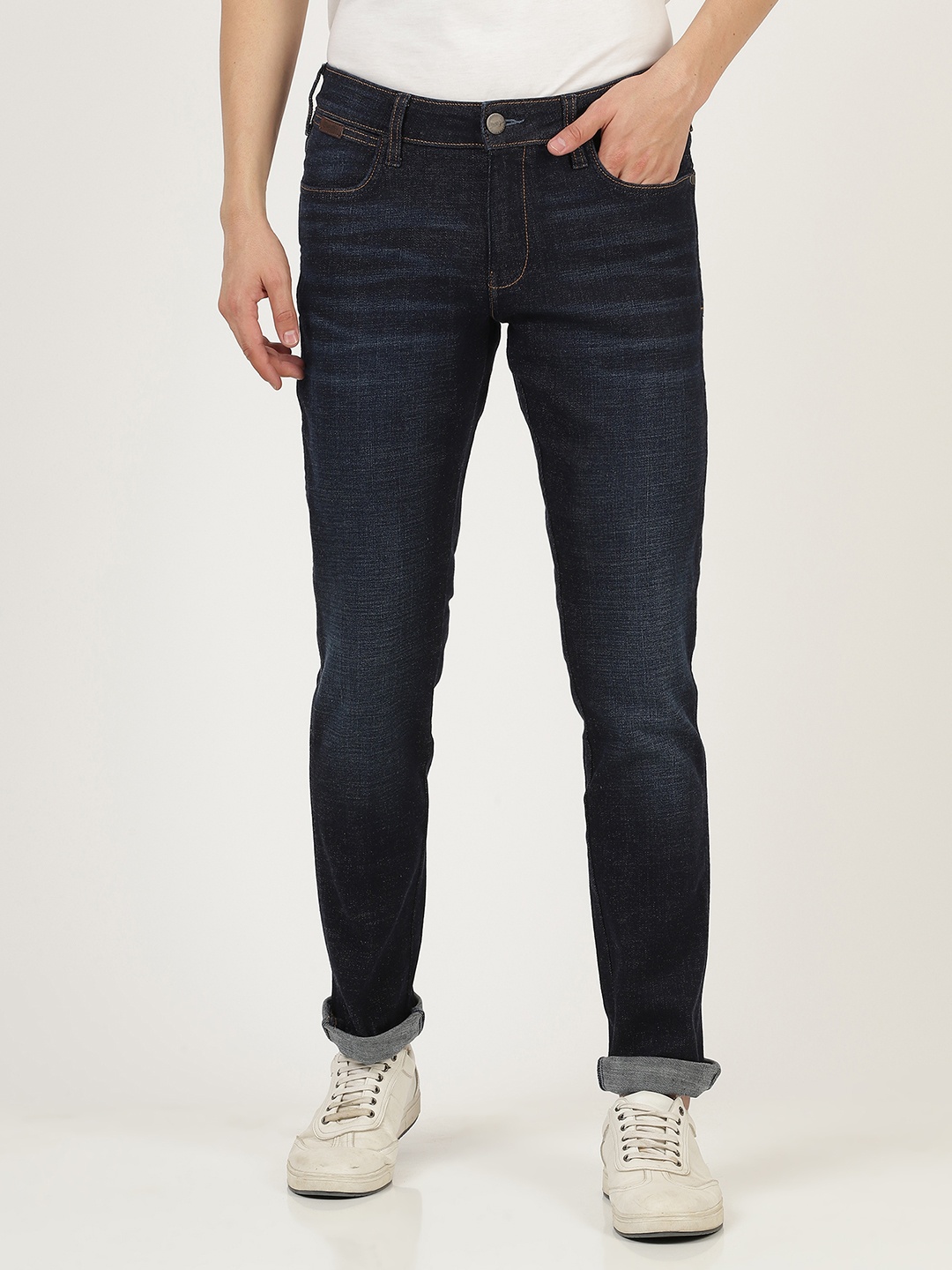 

Wrangler Men Blue Skanders Slim Fit Low-Rise Light Fade Stretchable Jeans