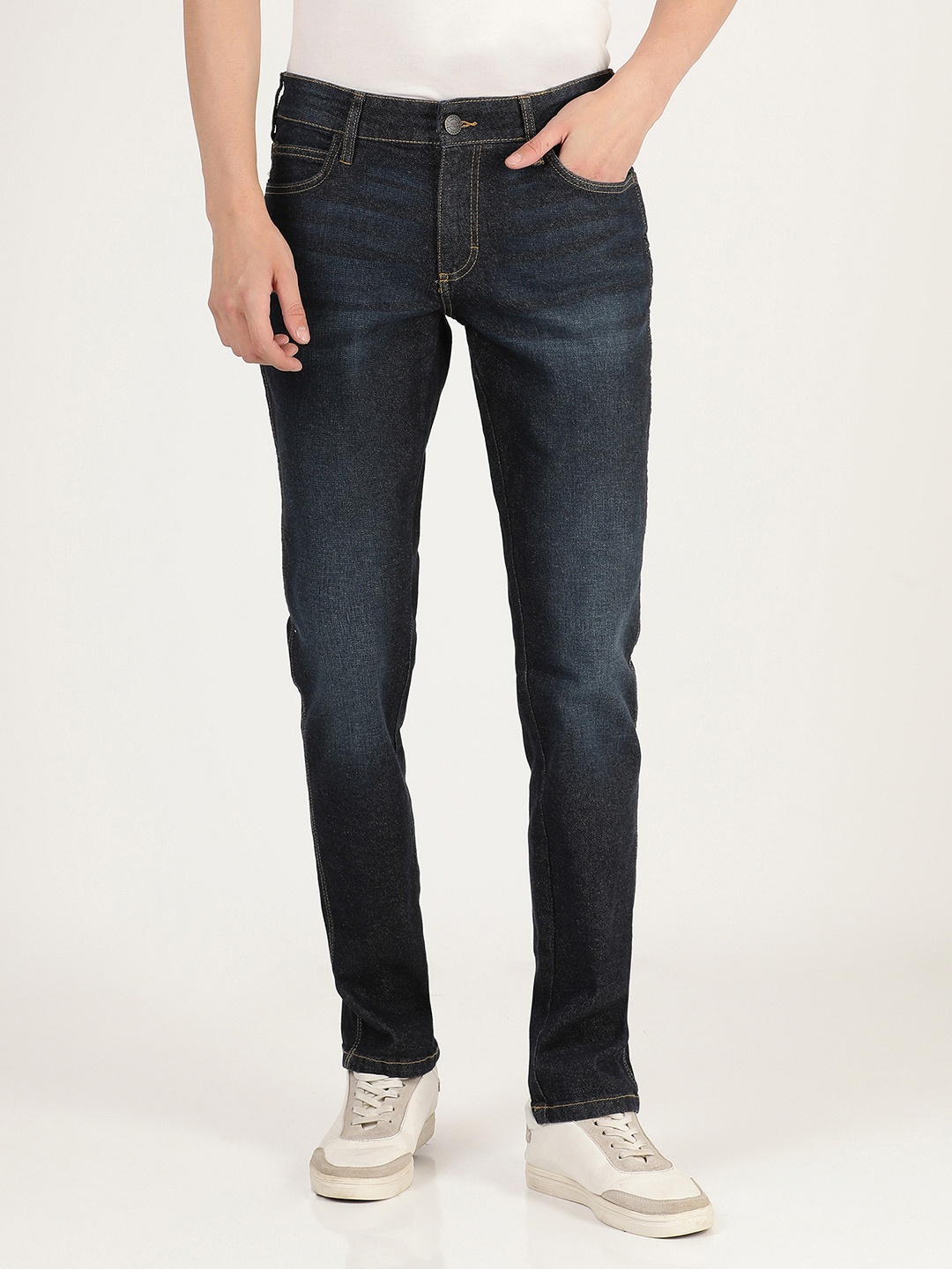 

Wrangler Men Blue Solid Low-Rise Cotton Light Fade Jeans