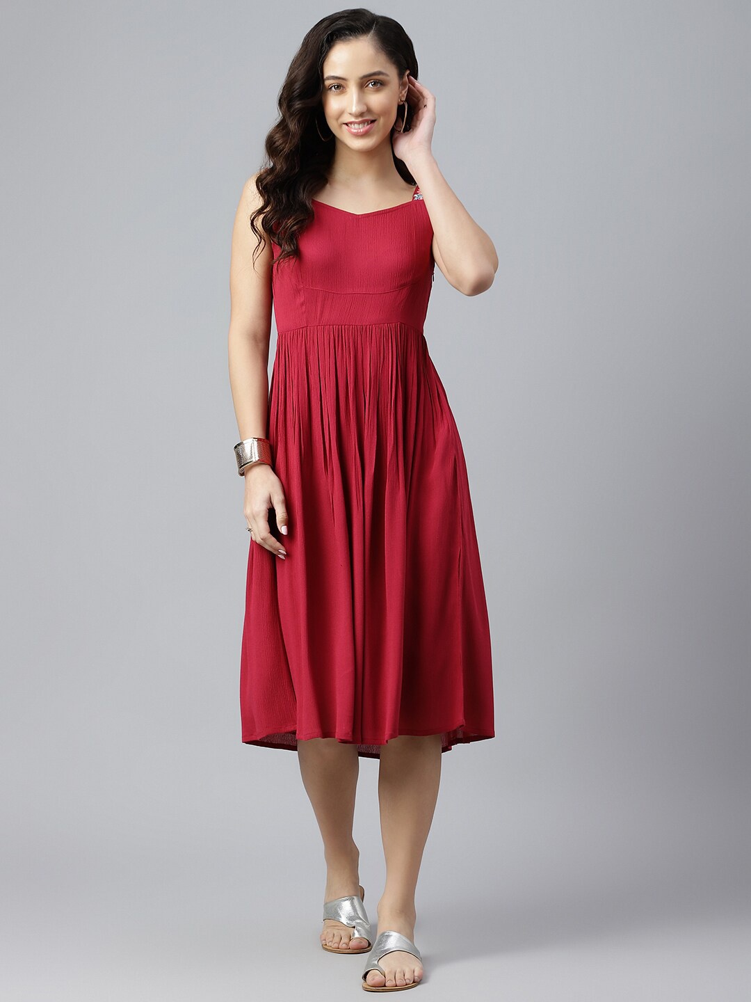 

SIAH Women Pink Solid Shoulder Strap Midi Dress