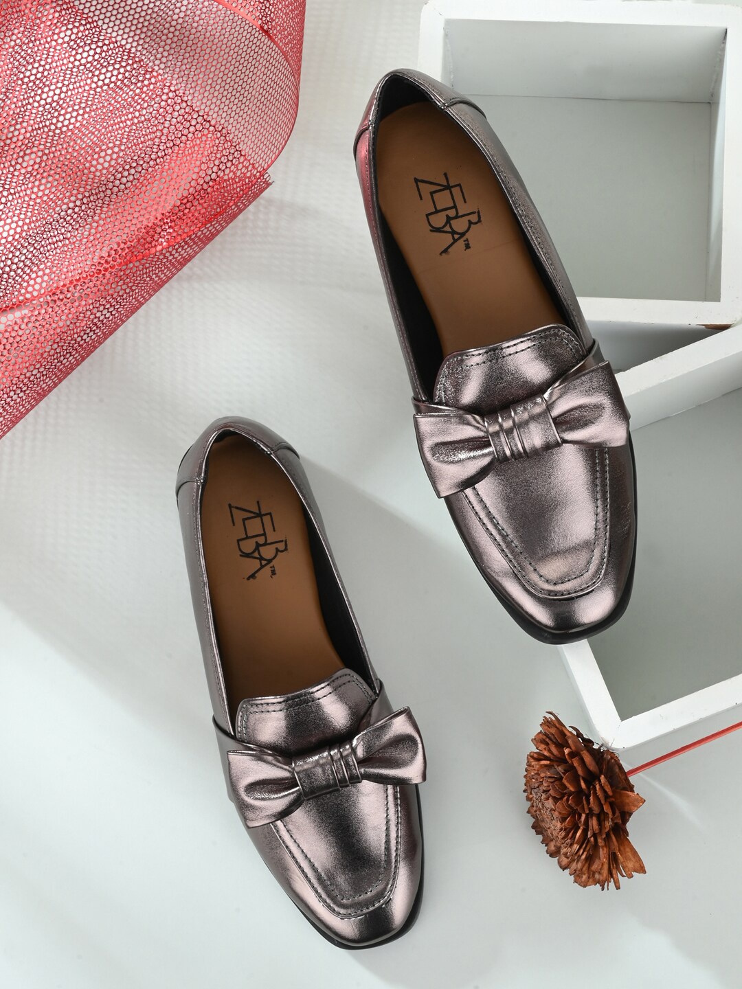 

Zebba Women Gunmetal-Toned Loafers With Bow, Metallic