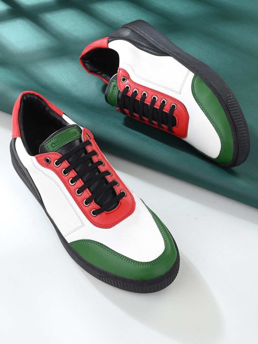 

CLOG LONDON Men Green Colourblocked Sneakers