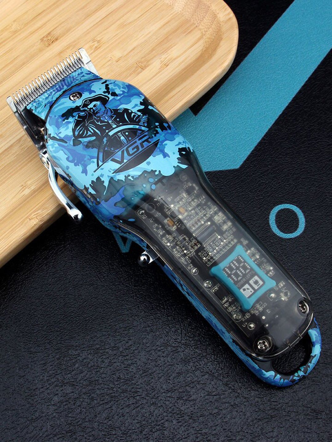 

VGR Men Blue V-685 Professional Salon Series Hair Clipper/Trimmer