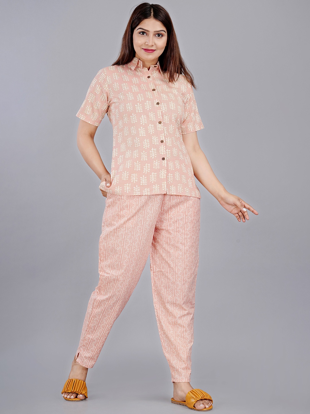 

KALINI Women Pink & White Printed Night suit