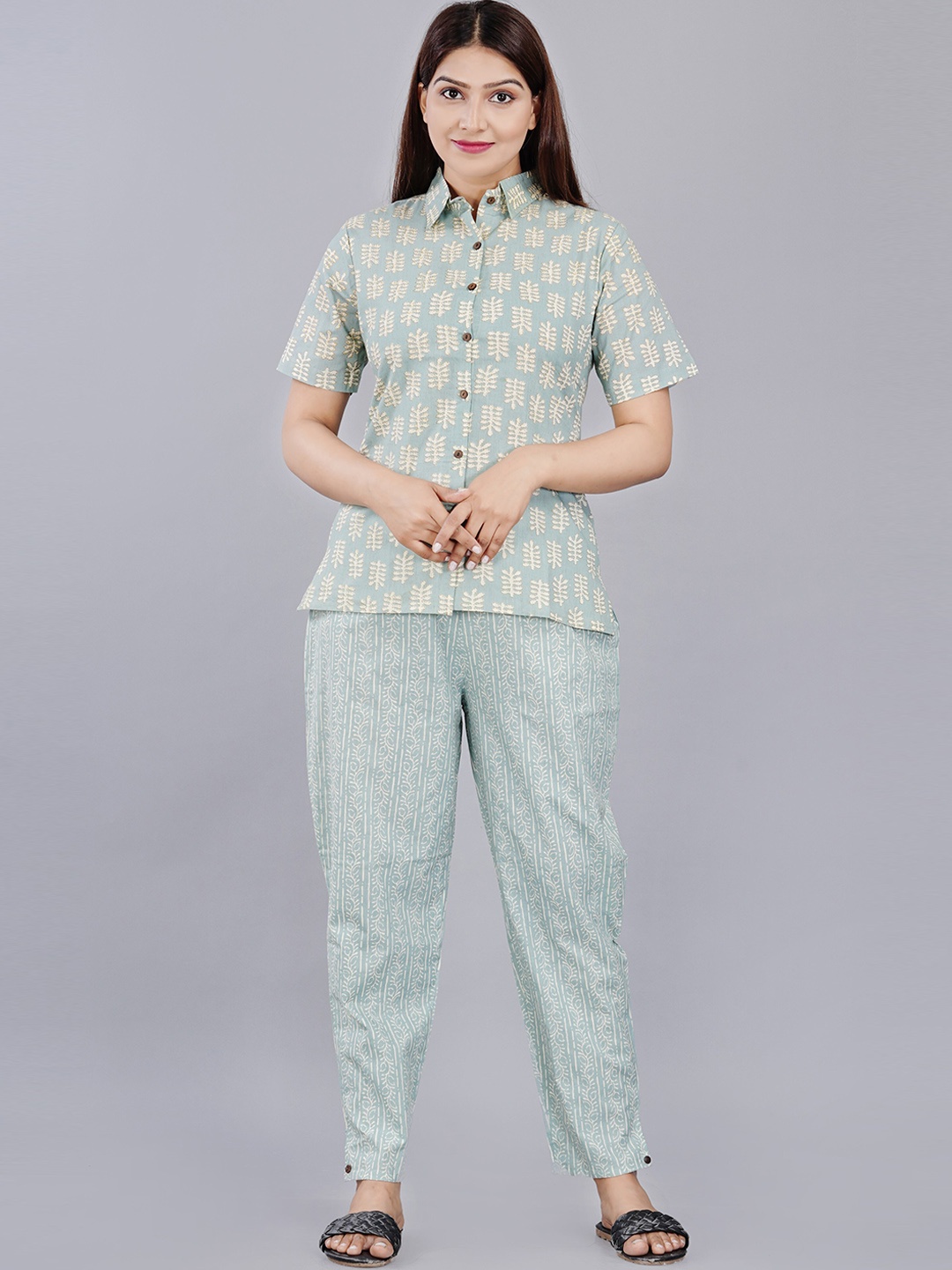 

KALINI Women Grey & Beige Printed Pure Cotton Night suit
